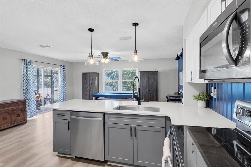 For Sale: $285,000 (3 beds, 2 baths, 1441 Square Feet)