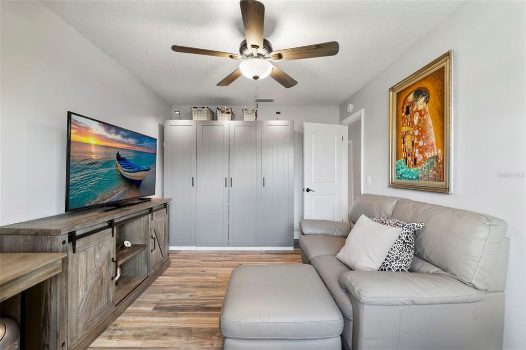 На продажу: $600,000 (4 спален, 2 ванн, 1736 Квадратных фут)