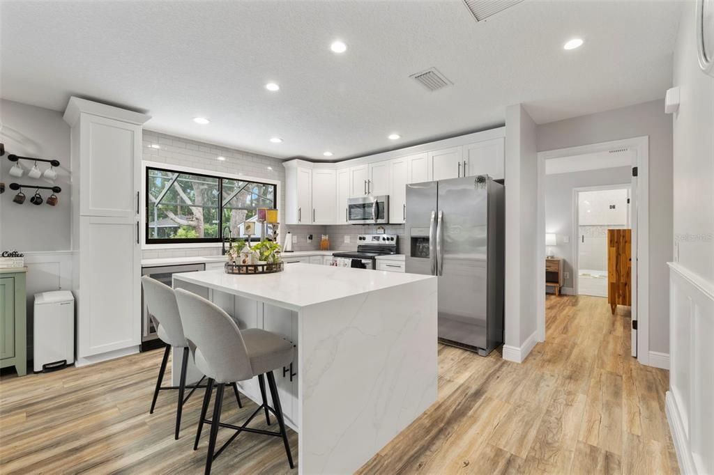 На продажу: $600,000 (4 спален, 2 ванн, 1736 Квадратных фут)