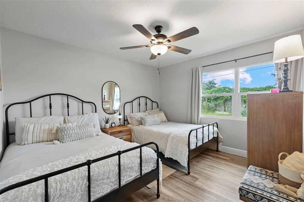 На продажу: $600,000 (4 спален, 2 ванн, 1736 Квадратных фут)