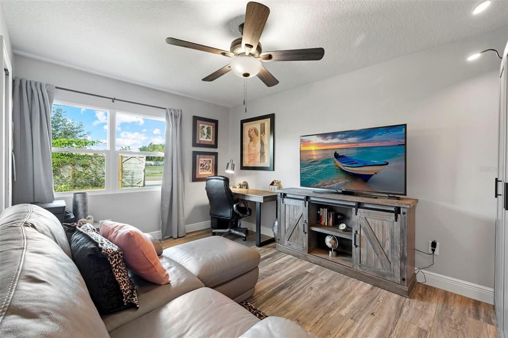 На продажу: $600,000 (4 спален, 2 ванн, 1736 Квадратных фут)