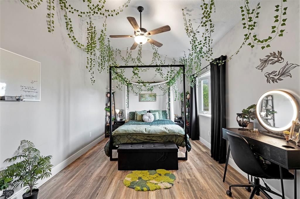 На продажу: $600,000 (4 спален, 2 ванн, 1736 Квадратных фут)