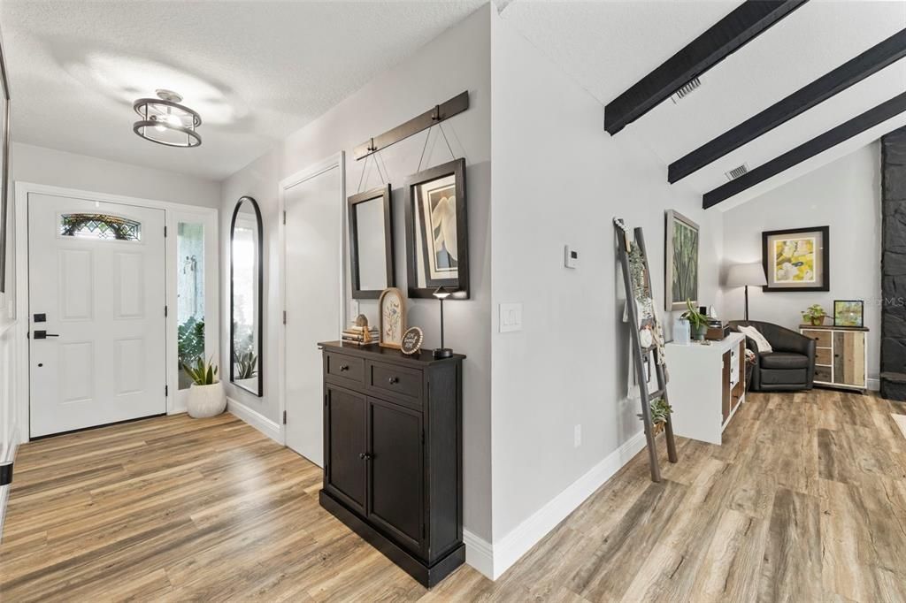 На продажу: $600,000 (4 спален, 2 ванн, 1736 Квадратных фут)