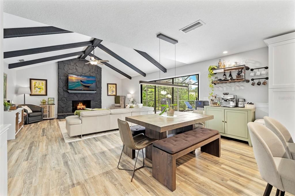 На продажу: $600,000 (4 спален, 2 ванн, 1736 Квадратных фут)