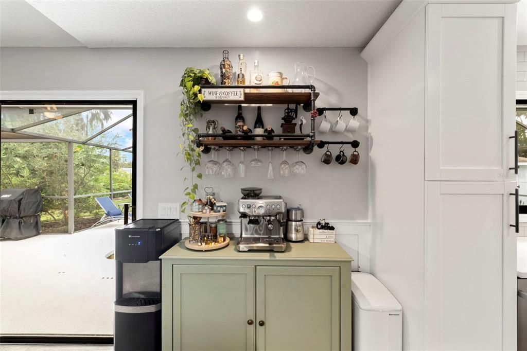 На продажу: $600,000 (4 спален, 2 ванн, 1736 Квадратных фут)