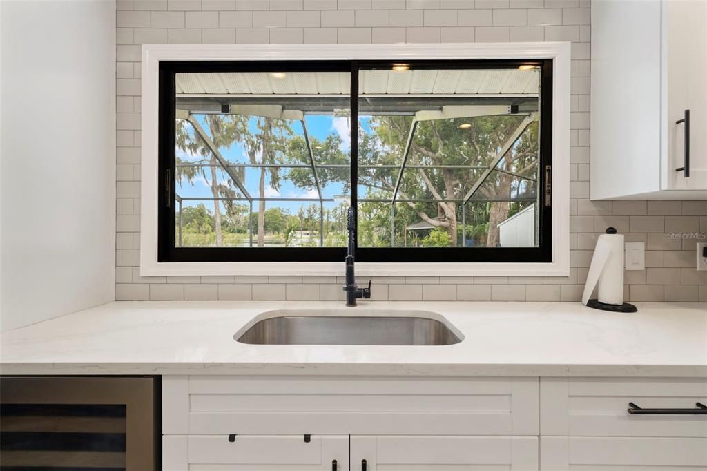 На продажу: $600,000 (4 спален, 2 ванн, 1736 Квадратных фут)