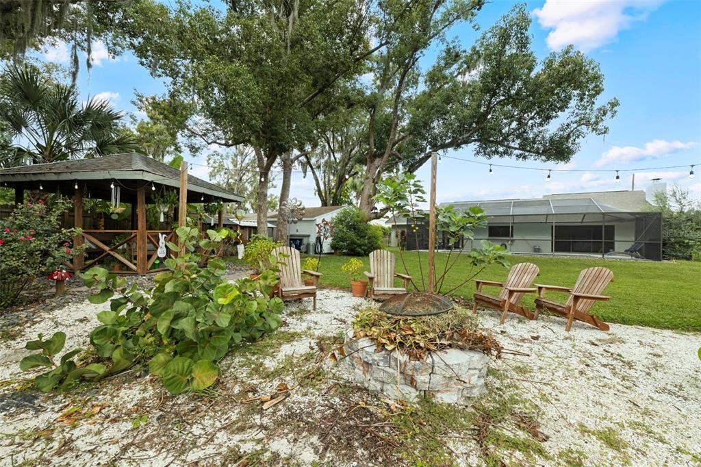 На продажу: $600,000 (4 спален, 2 ванн, 1736 Квадратных фут)