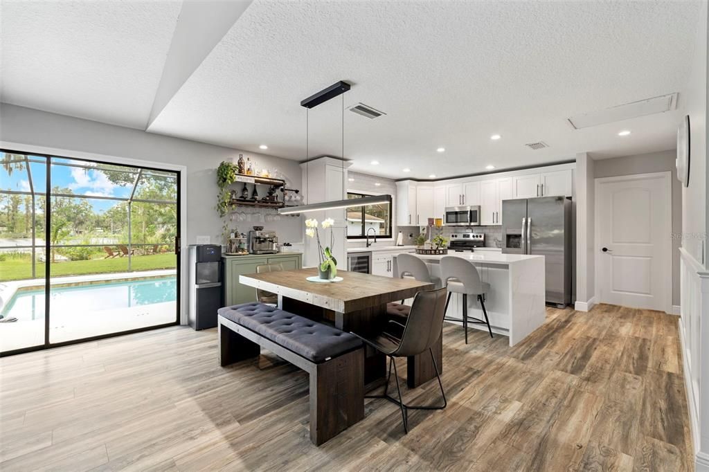 На продажу: $600,000 (4 спален, 2 ванн, 1736 Квадратных фут)