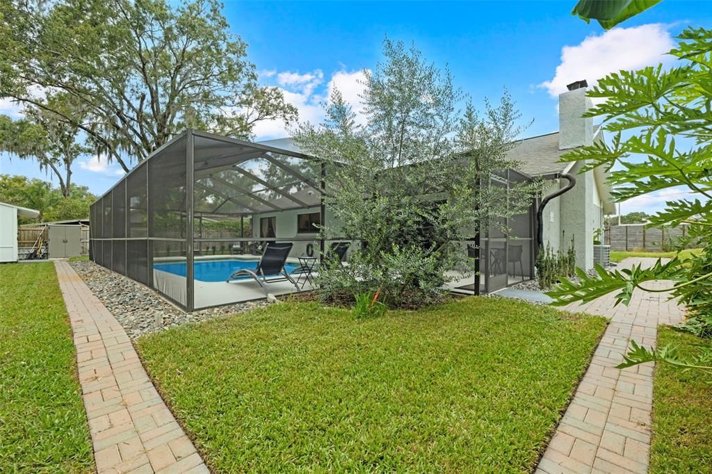 На продажу: $600,000 (4 спален, 2 ванн, 1736 Квадратных фут)