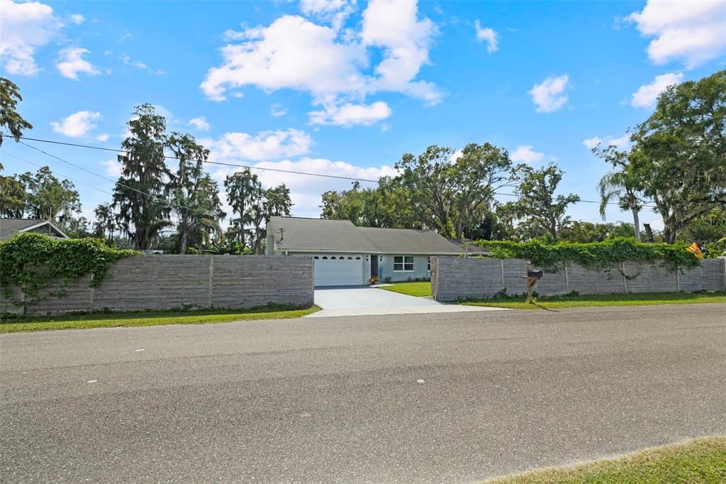 На продажу: $600,000 (4 спален, 2 ванн, 1736 Квадратных фут)