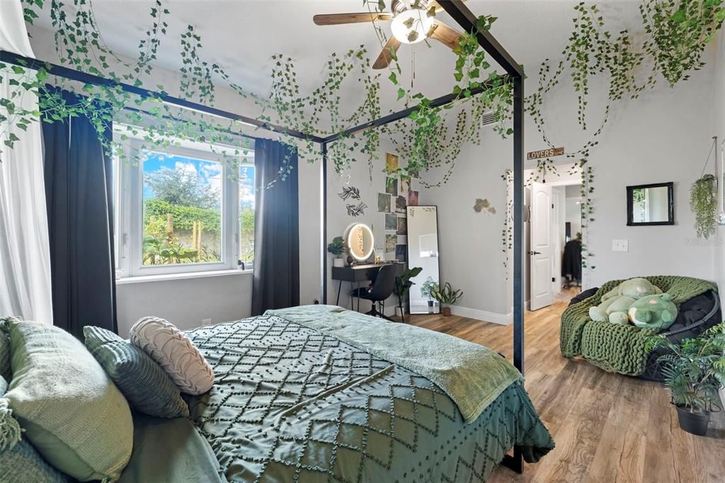 На продажу: $600,000 (4 спален, 2 ванн, 1736 Квадратных фут)