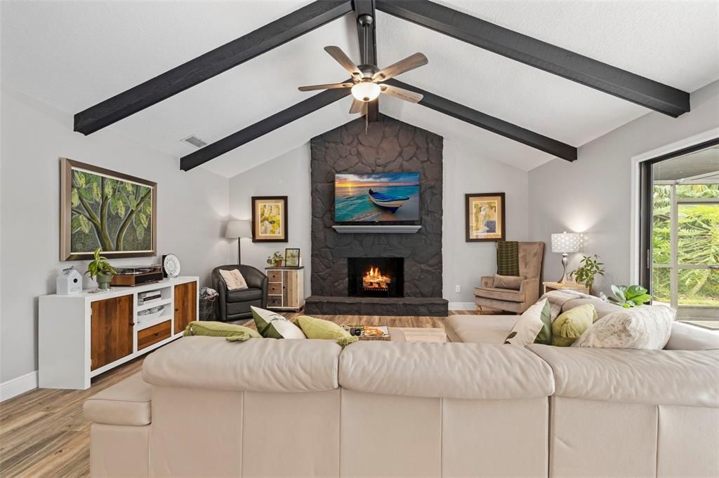 На продажу: $600,000 (4 спален, 2 ванн, 1736 Квадратных фут)