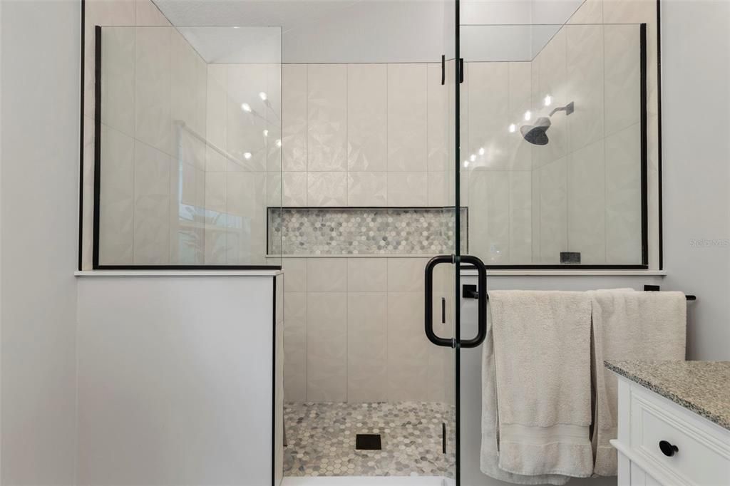 На продажу: $600,000 (4 спален, 2 ванн, 1736 Квадратных фут)