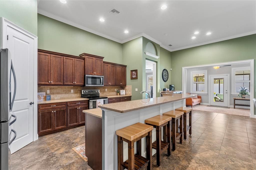 Active With Contract: $498,000 (3 beds, 2 baths, 2395 Square Feet)