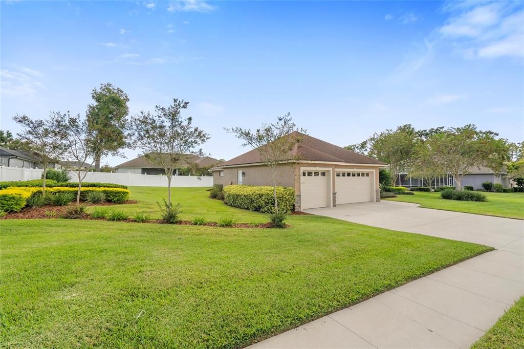 Active With Contract: $498,000 (3 beds, 2 baths, 2395 Square Feet)