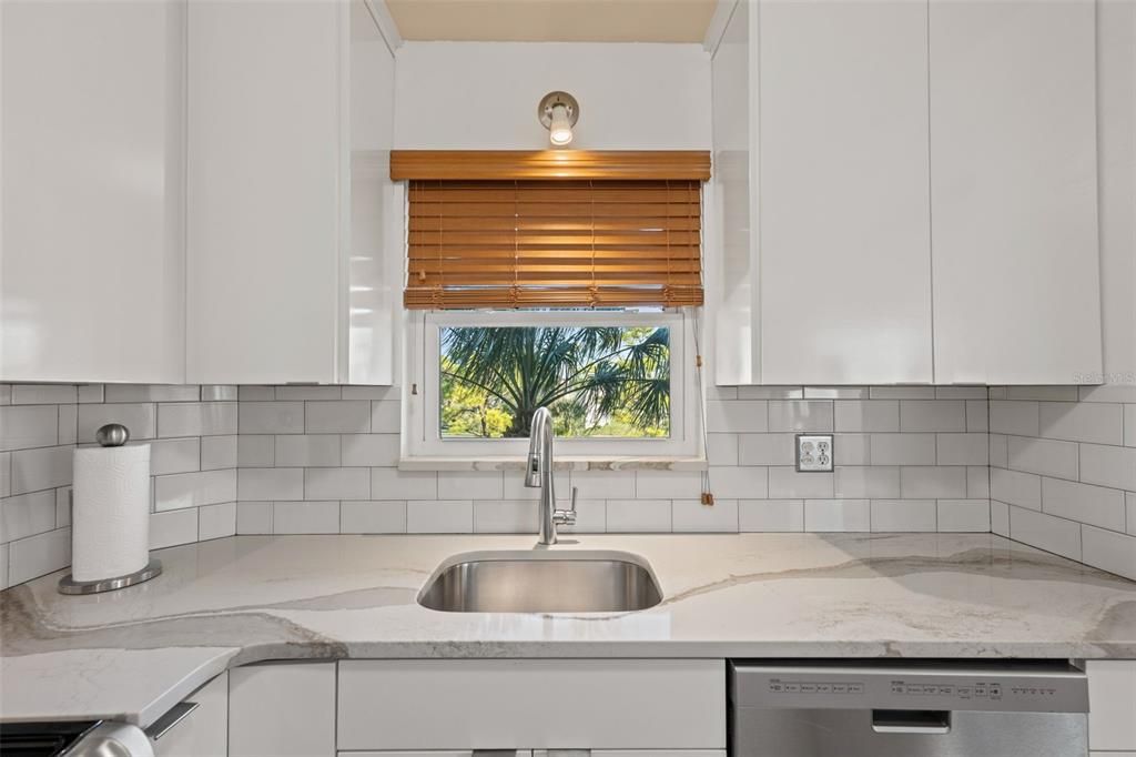 待售: $155,000 (2 贝兹, 1 浴室, 750 平方英尺)