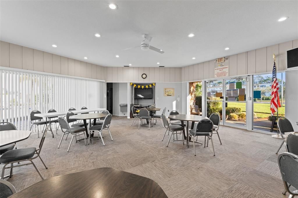 待售: $155,000 (2 贝兹, 1 浴室, 750 平方英尺)