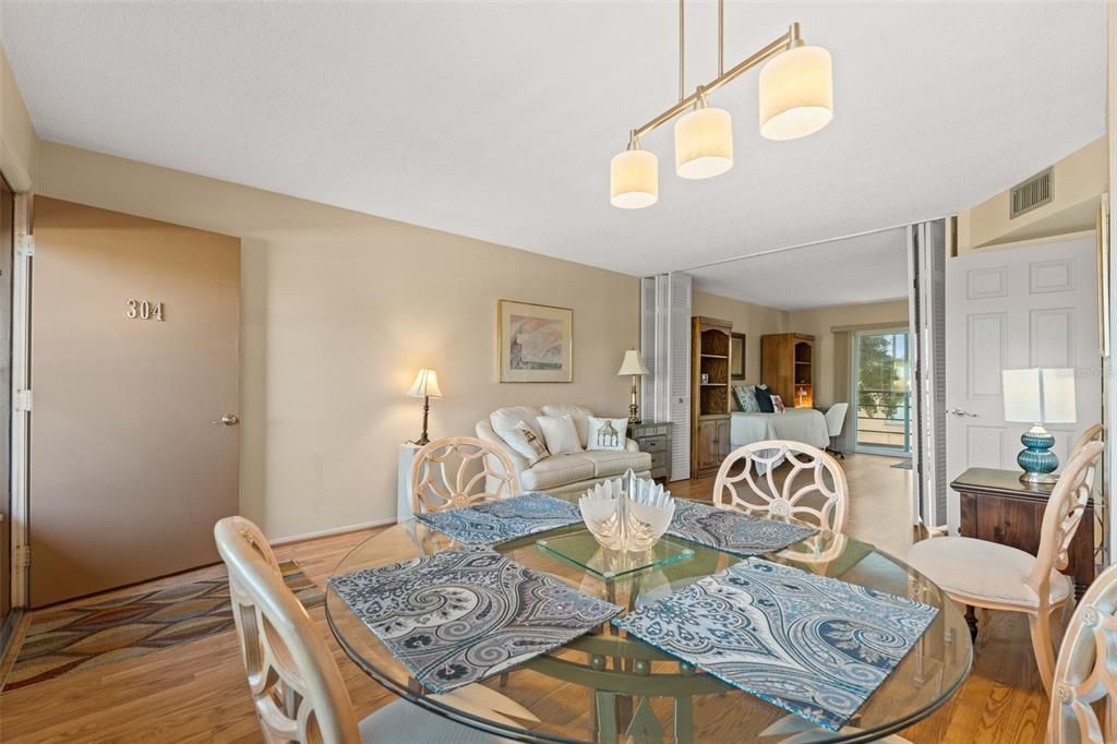 待售: $155,000 (2 贝兹, 1 浴室, 750 平方英尺)