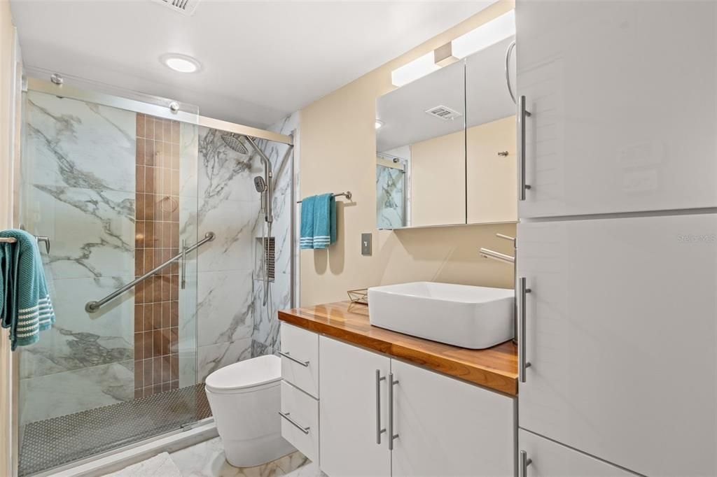 待售: $155,000 (2 贝兹, 1 浴室, 750 平方英尺)