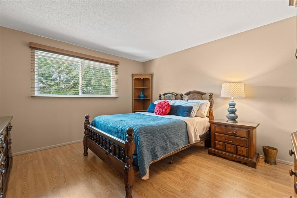 待售: $155,000 (2 贝兹, 1 浴室, 750 平方英尺)