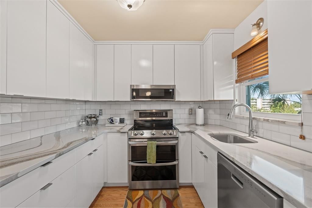 待售: $155,000 (2 贝兹, 1 浴室, 750 平方英尺)