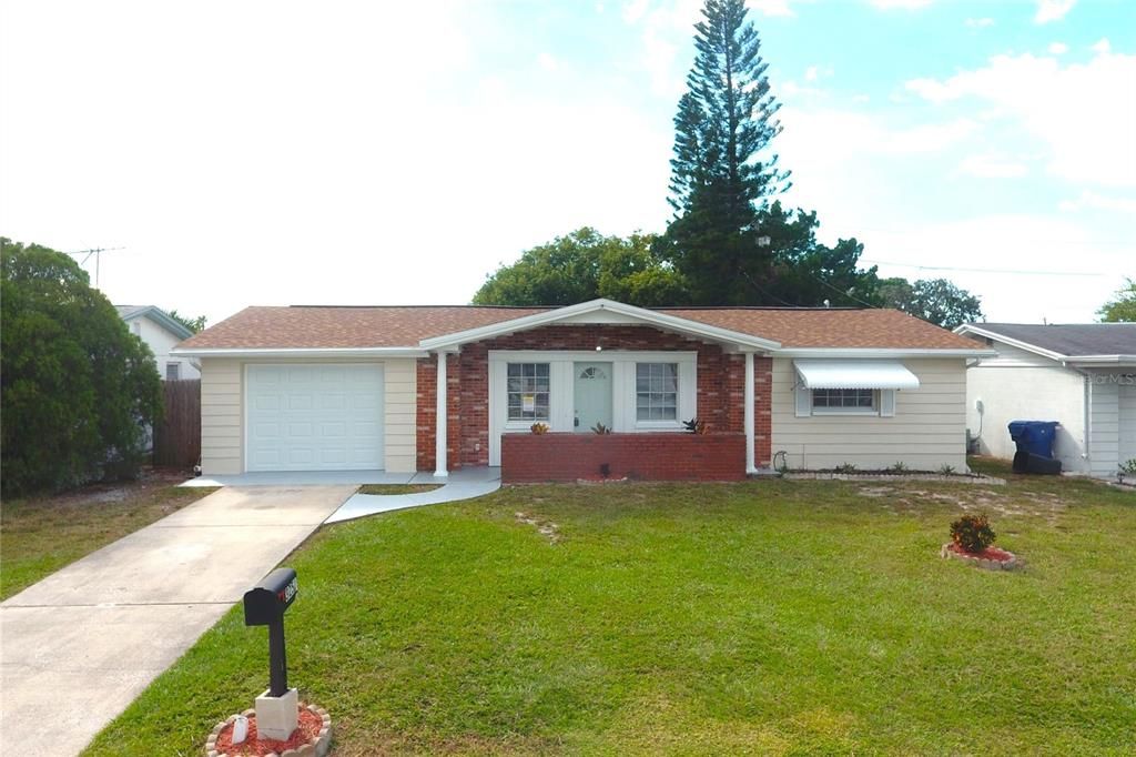 Activo con contrato: $225,000 (3 camas, 1 baños, 992 Pies cuadrados)