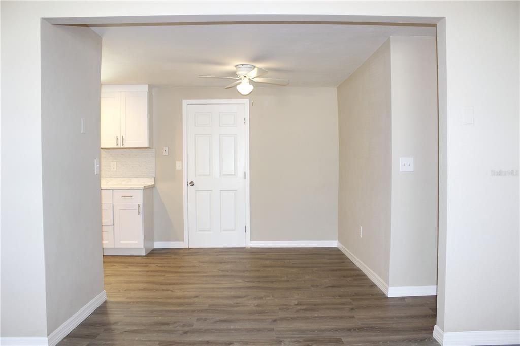 Activo con contrato: $225,000 (3 camas, 1 baños, 992 Pies cuadrados)