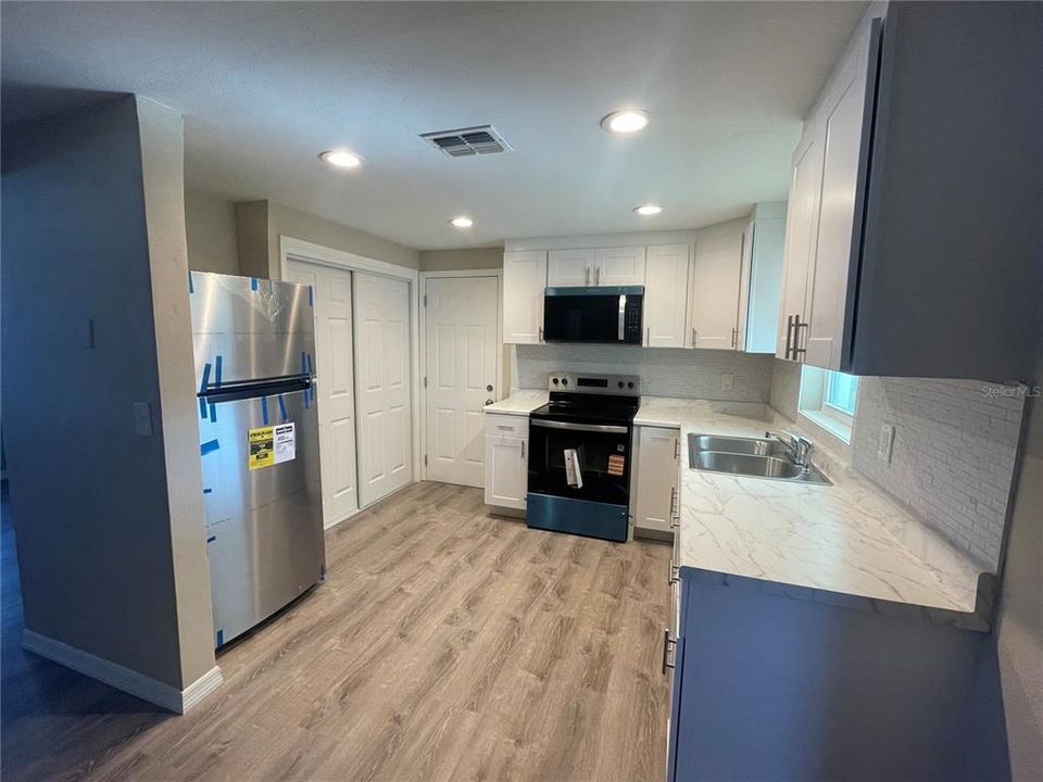 Activo con contrato: $225,000 (3 camas, 1 baños, 992 Pies cuadrados)