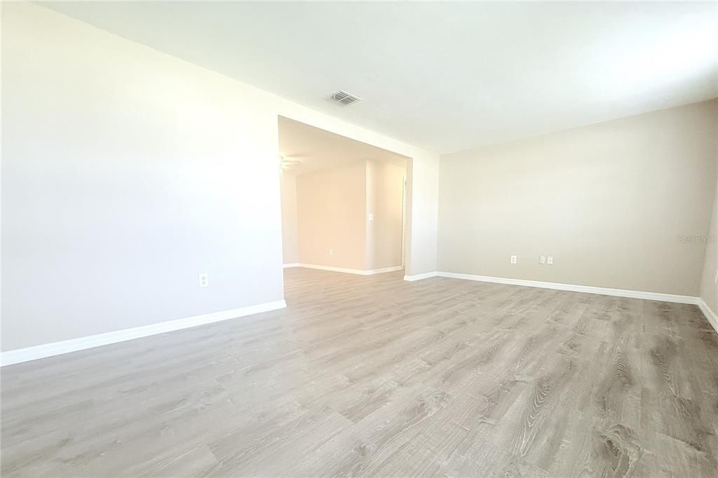 Activo con contrato: $225,000 (3 camas, 1 baños, 992 Pies cuadrados)