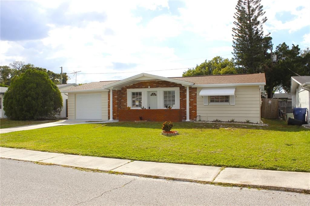 Activo con contrato: $225,000 (3 camas, 1 baños, 992 Pies cuadrados)