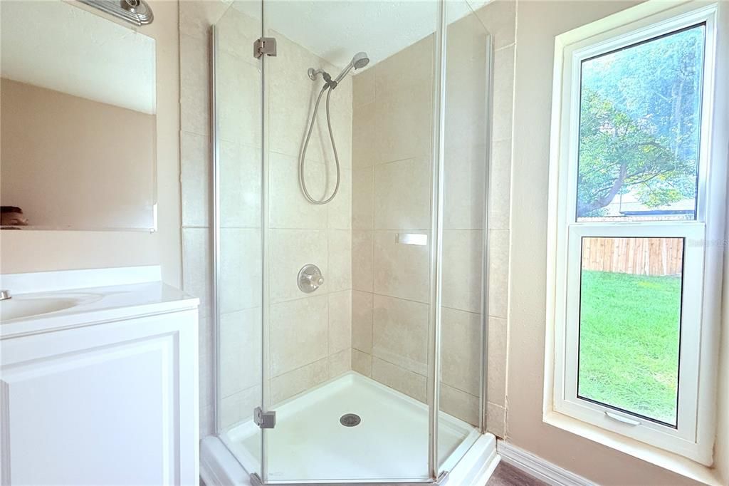 Activo con contrato: $225,000 (3 camas, 1 baños, 992 Pies cuadrados)