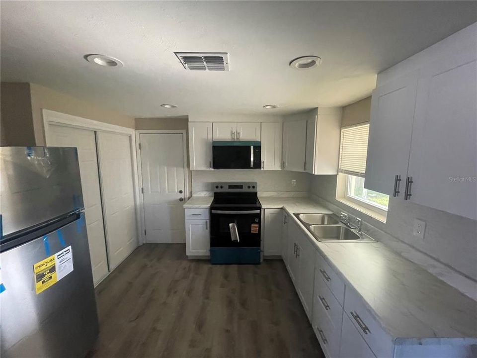 Activo con contrato: $225,000 (3 camas, 1 baños, 992 Pies cuadrados)