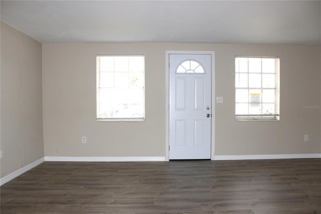 Activo con contrato: $225,000 (3 camas, 1 baños, 992 Pies cuadrados)