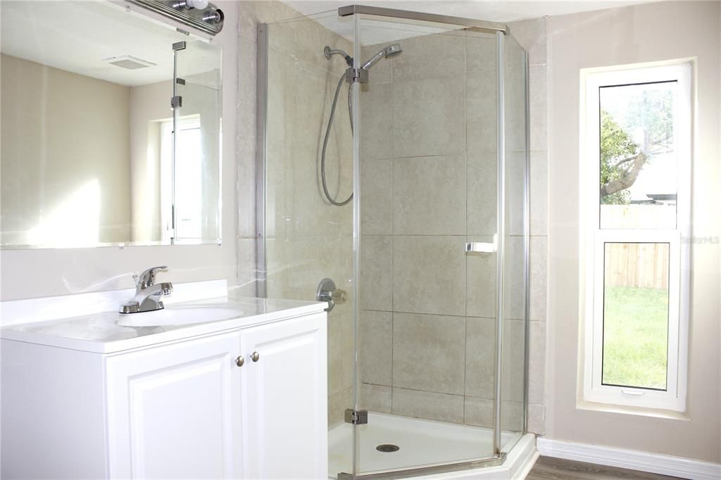 Activo con contrato: $225,000 (3 camas, 1 baños, 992 Pies cuadrados)