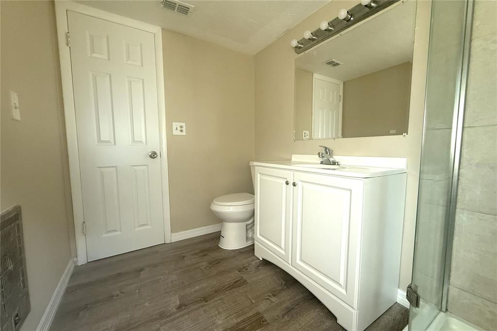 Activo con contrato: $225,000 (3 camas, 1 baños, 992 Pies cuadrados)