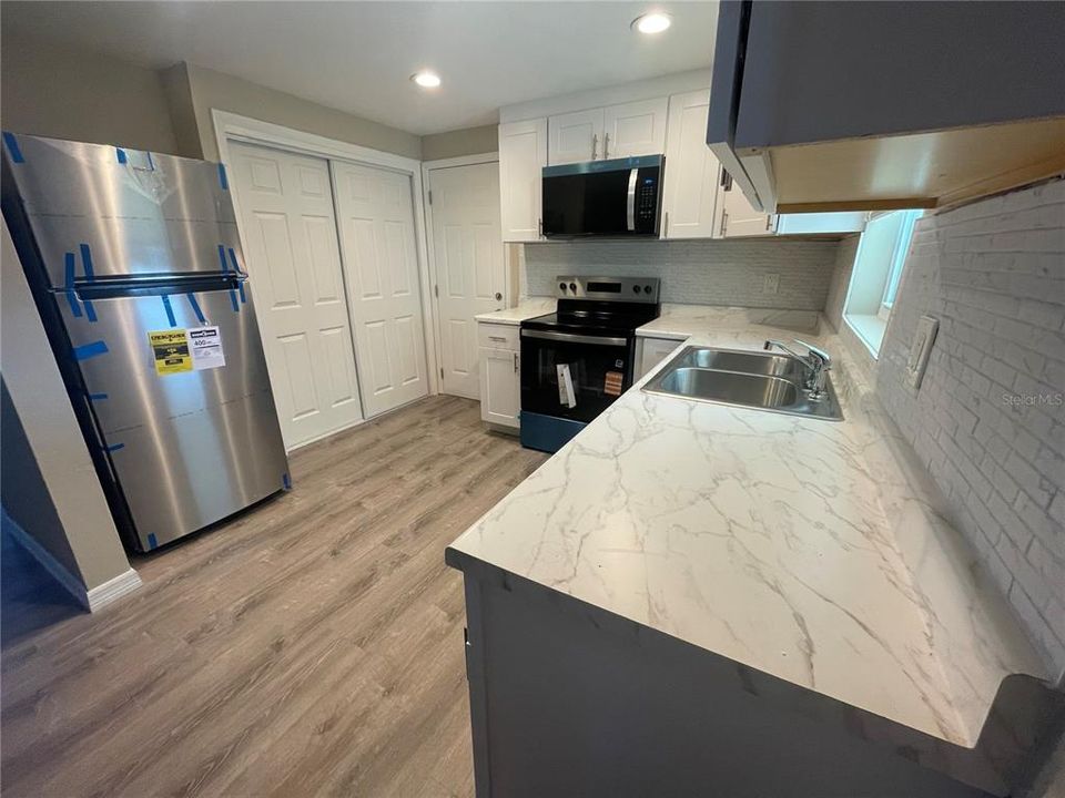 Activo con contrato: $225,000 (3 camas, 1 baños, 992 Pies cuadrados)