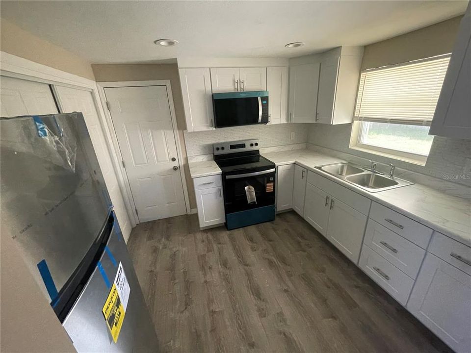 Activo con contrato: $225,000 (3 camas, 1 baños, 992 Pies cuadrados)