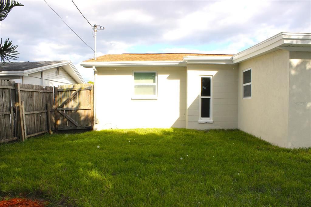 Activo con contrato: $225,000 (3 camas, 1 baños, 992 Pies cuadrados)