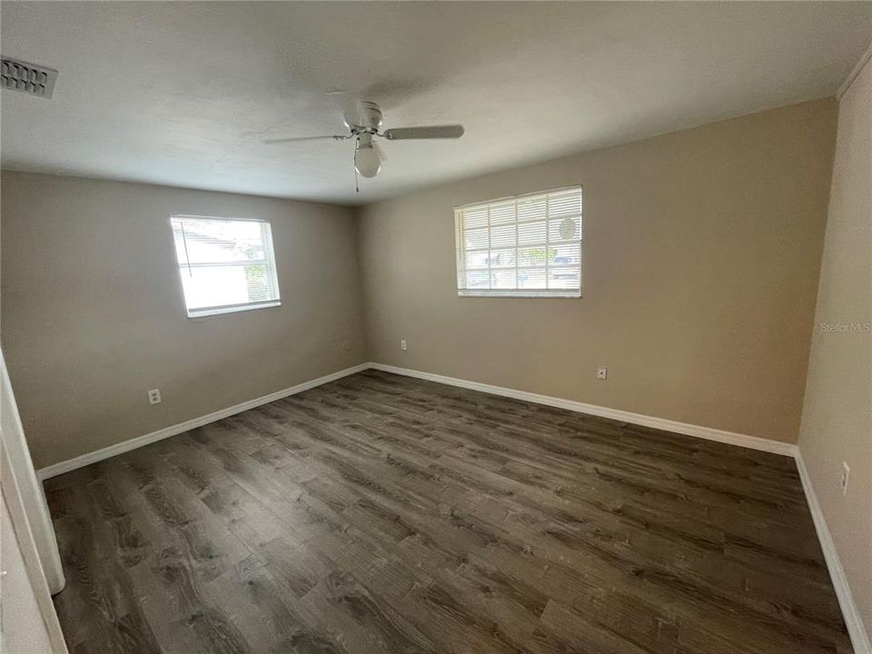 Activo con contrato: $225,000 (3 camas, 1 baños, 992 Pies cuadrados)