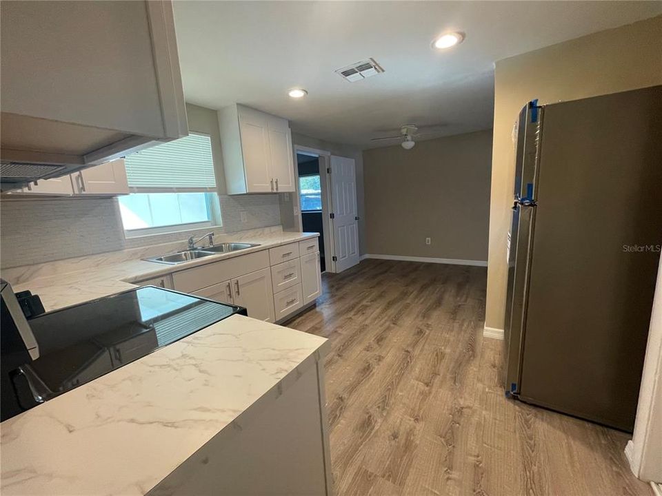 Activo con contrato: $225,000 (3 camas, 1 baños, 992 Pies cuadrados)