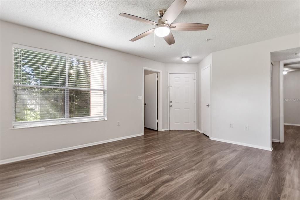 For Sale: $160,000 (2 beds, 2 baths, 1019 Square Feet)