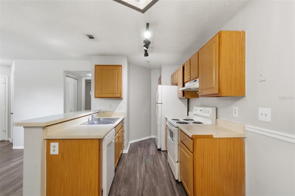 For Sale: $160,000 (2 beds, 2 baths, 1019 Square Feet)