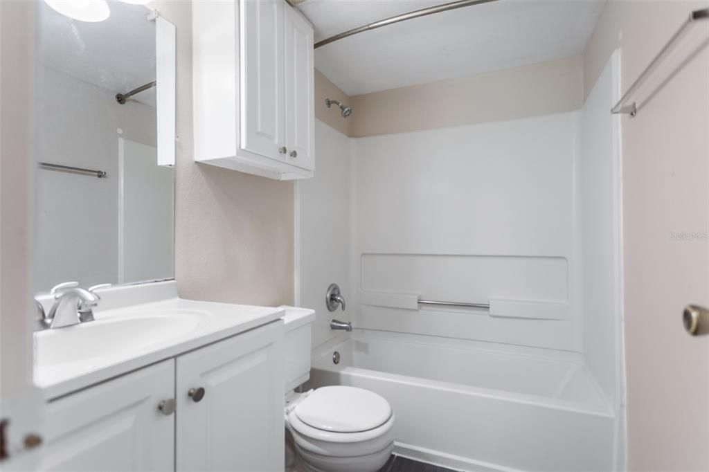 For Sale: $160,000 (2 beds, 2 baths, 1019 Square Feet)