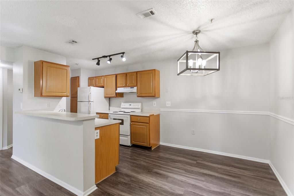 For Sale: $160,000 (2 beds, 2 baths, 1019 Square Feet)