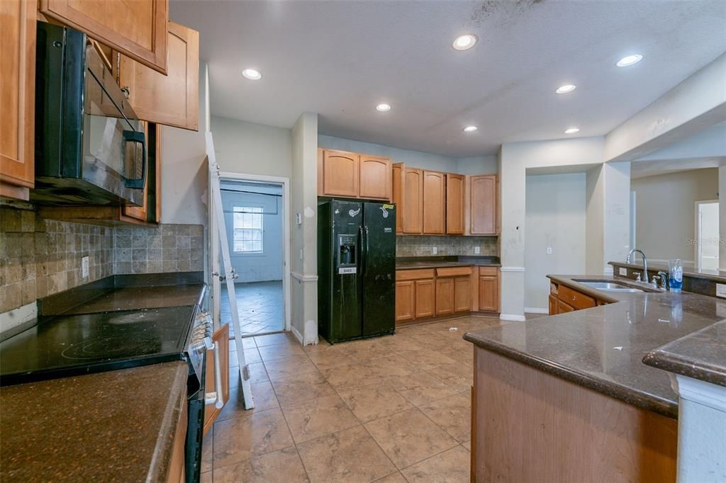 For Sale: $475,000 (5 beds, 3 baths, 3189 Square Feet)