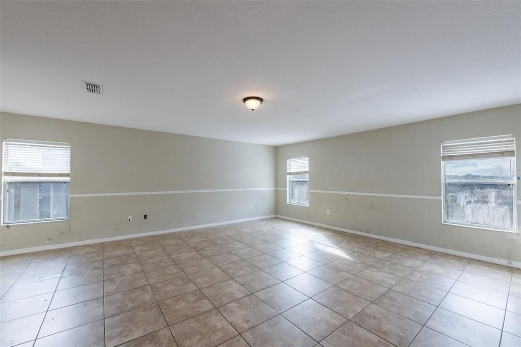 For Sale: $475,000 (5 beds, 3 baths, 3189 Square Feet)