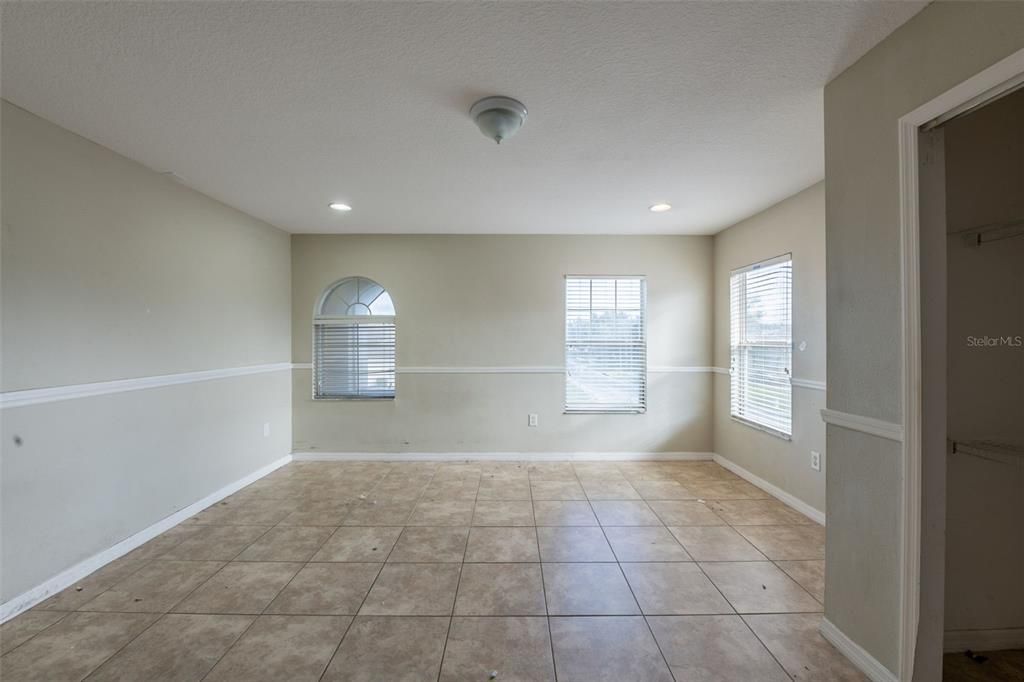 For Sale: $475,000 (5 beds, 3 baths, 3189 Square Feet)