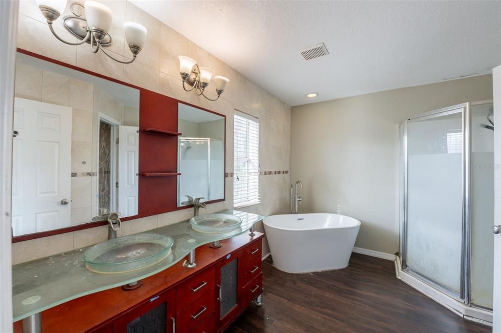 For Sale: $475,000 (5 beds, 3 baths, 3189 Square Feet)