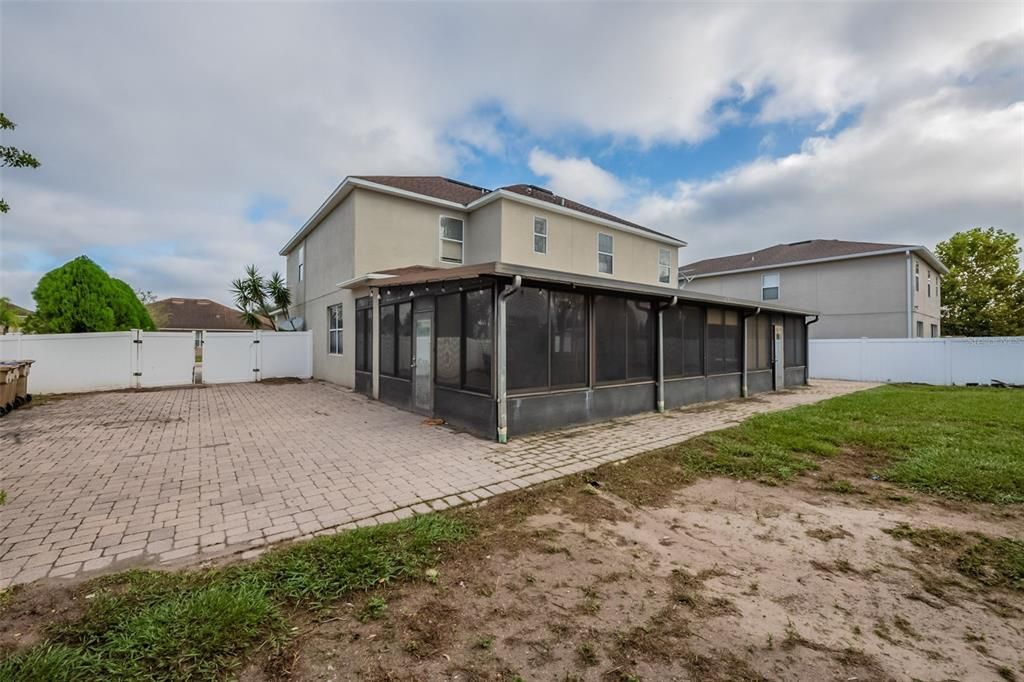 For Sale: $475,000 (5 beds, 3 baths, 3189 Square Feet)