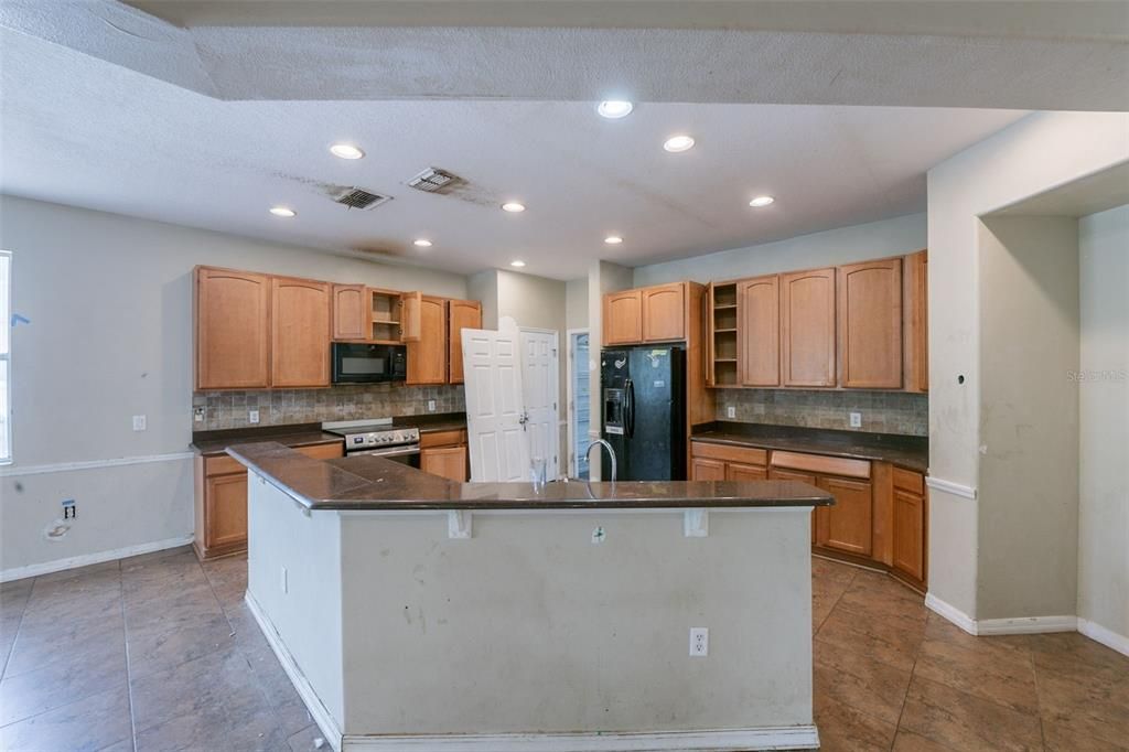 For Sale: $475,000 (5 beds, 3 baths, 3189 Square Feet)